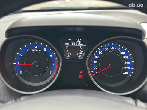 Hyundai Elantra 2013 серый - фото 17