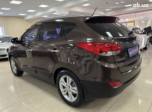 Hyundai ix35 2011 коричневый - фото 3