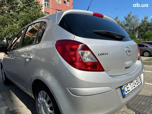 Opel Corsa 2011 серебристый - фото 9