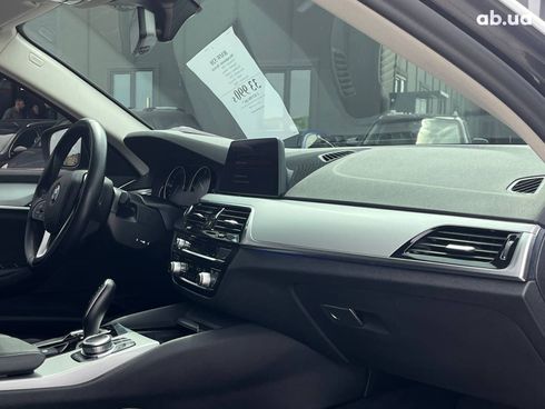 BMW 5 серия 2020 серый - фото 38
