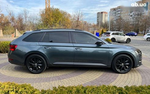 Skoda Superb 2020 - фото 8