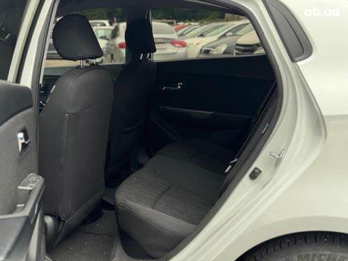 Kia Rio 2013 белый - фото 34