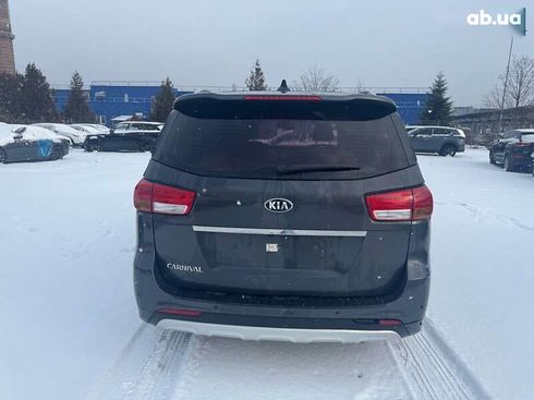 Kia Carnival 2017 - фото 6
