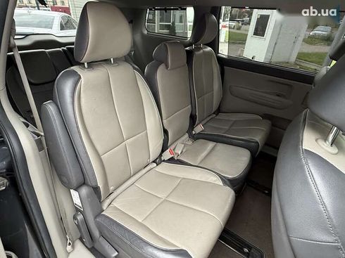 Kia Sedona 2017 - фото 18