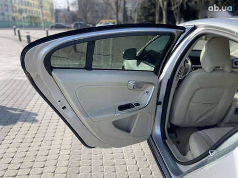 Volvo S60 2015 - фото 11