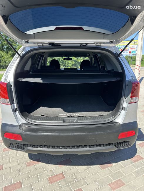 Kia Sorento 2012 серебристый - фото 4
