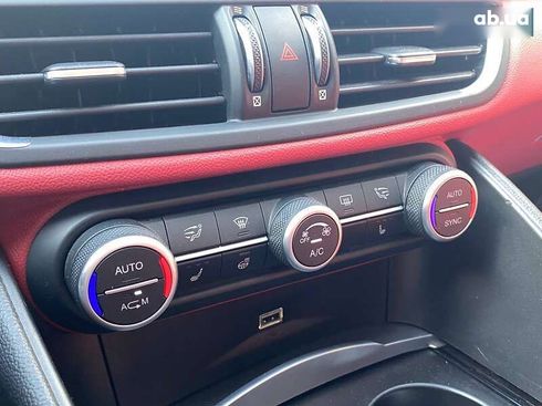 Alfa Romeo Giulia 2018 - фото 25