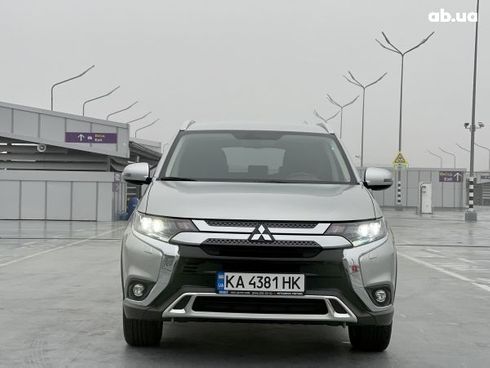 Mitsubishi Outlander 2020 - фото 3