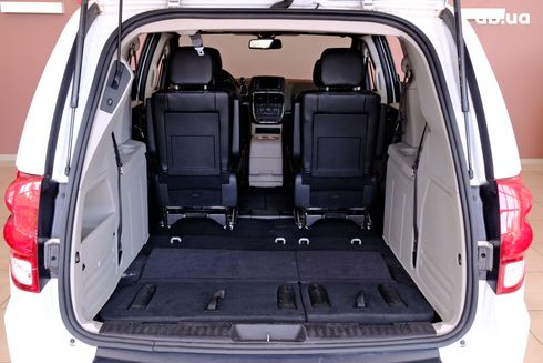 Dodge Caravan 2018 белый - фото 9