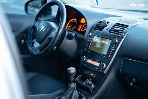 Toyota Avensis 2010 - фото 17