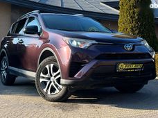 Продажа б/у Toyota RAV4 2017 года - купить на Автобазаре