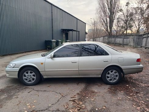 Toyota Camry 2001 серый - фото 11