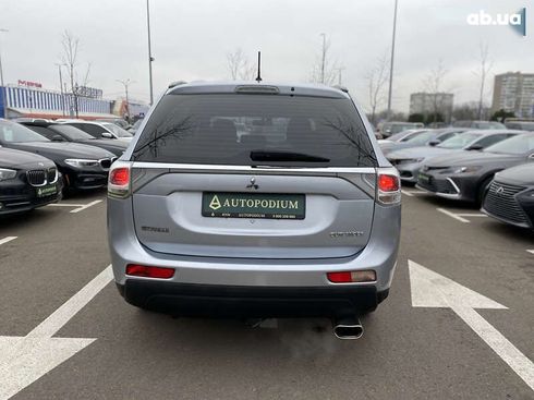 Mitsubishi Outlander 2012 - фото 9