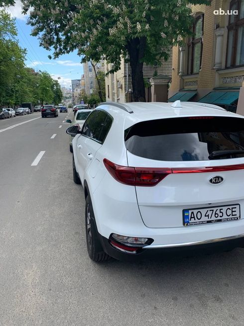 Kia Sportage 2018 белый - фото 10