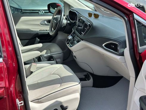 Chrysler Pacifica 2017 красный - фото 155