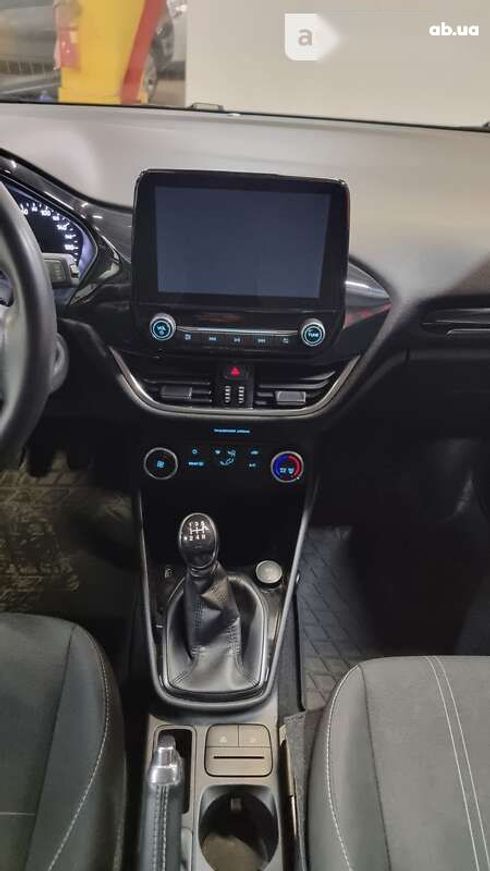 Ford Fiesta 2019 - фото 8