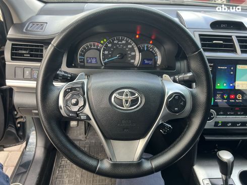 Toyota Camry 2015 серый - фото 9
