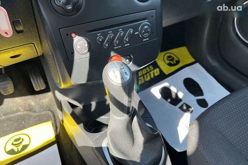 Renault Clio 2008 - фото 13