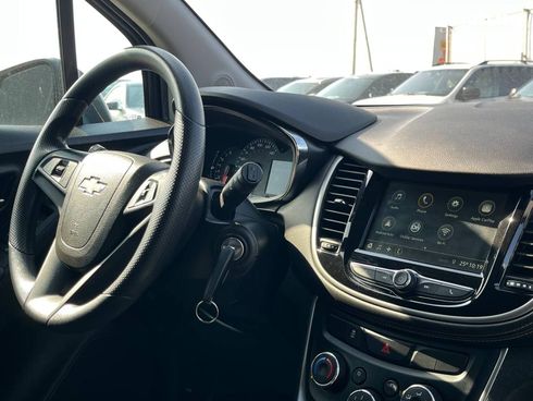 Chevrolet Trax 2018 черный - фото 14