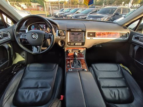 Volkswagen Touareg 2011 черный - фото 16