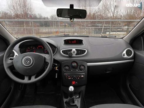 Renault Clio 2010 - фото 16