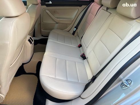Volkswagen Jetta 2013 бежевый - фото 25