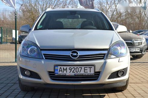 Opel Astra 2010 - фото 4