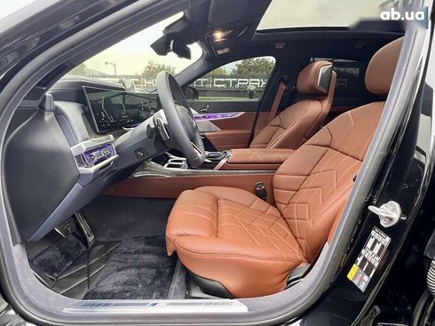 BMW i7 2023 - фото 26