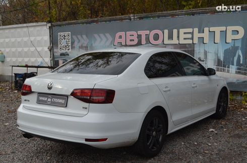 Volkswagen Jetta 2016 белый - фото 7