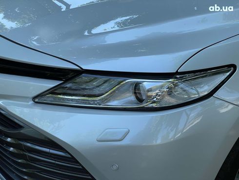 Toyota Camry 2019 белый - фото 5