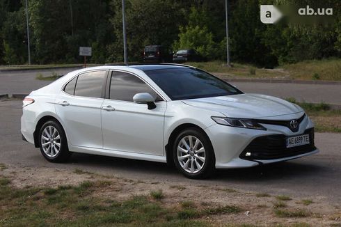 Toyota Camry 2020 - фото 11