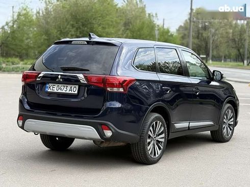 Mitsubishi Outlander 2019 - фото 11
