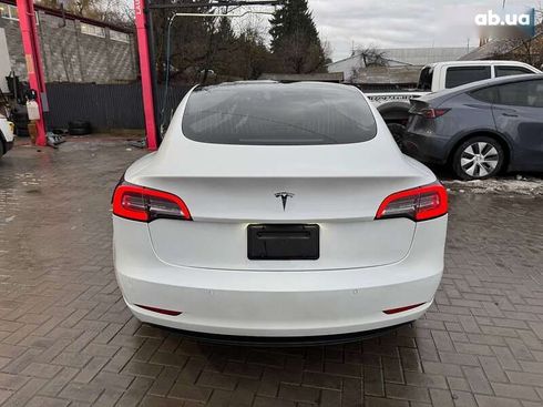 Tesla Model 3 2020 - фото 13