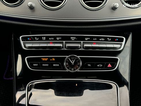 Mercedes-Benz E-Класс 2018 черный - фото 35