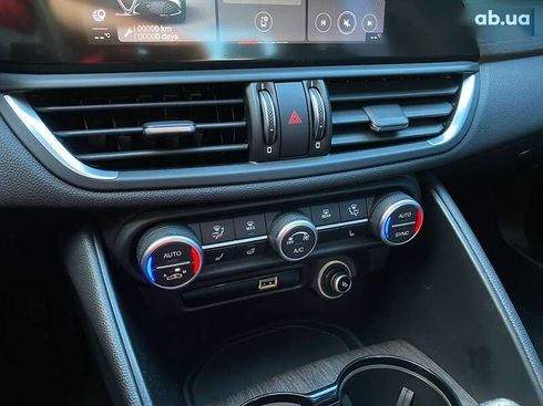 Alfa Romeo Giulia 2019 - фото 17
