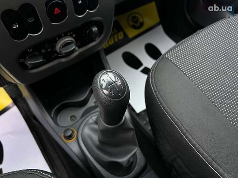 Dacia Sandero 2011 - фото 15