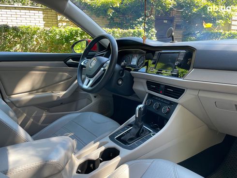 Volkswagen Jetta 2019 оранжевый - фото 28