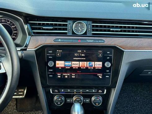 Volkswagen Passat 2018 - фото 28