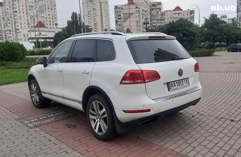 Volkswagen Touareg 2013 белый - фото 2