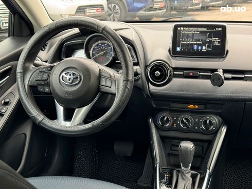 Toyota Yaris 2017 синий - фото 24