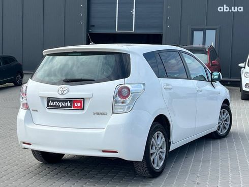 Toyota Verso 2012 белый - фото 5