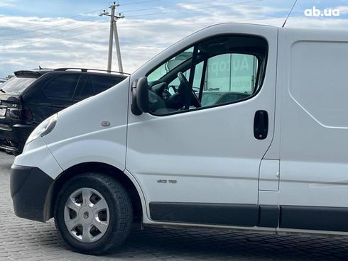 Renault Trafic 2014 белый - фото 13