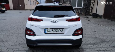 Hyundai Kona Electric 2021 белый - фото 4