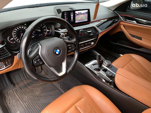BMW 5 серия 2017 белый - фото 25
