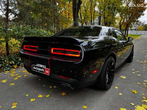 Dodge Challenger 2022 черный - фото 7