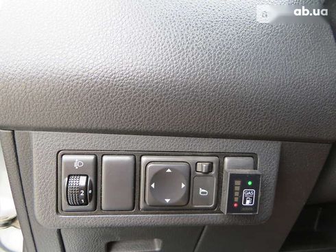 Nissan Tiida 2011 - фото 21