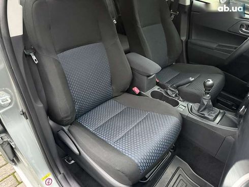 Toyota Auris 2014 - фото 29