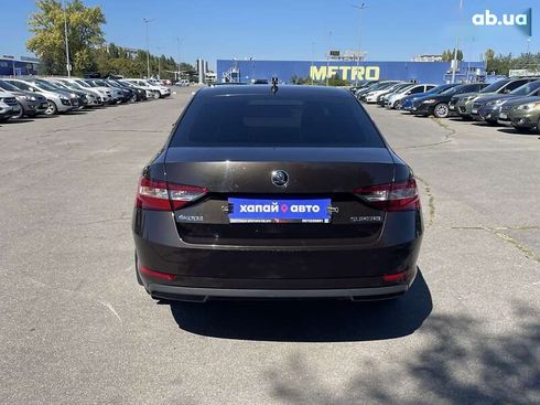 Skoda Superb 2018 - фото 6