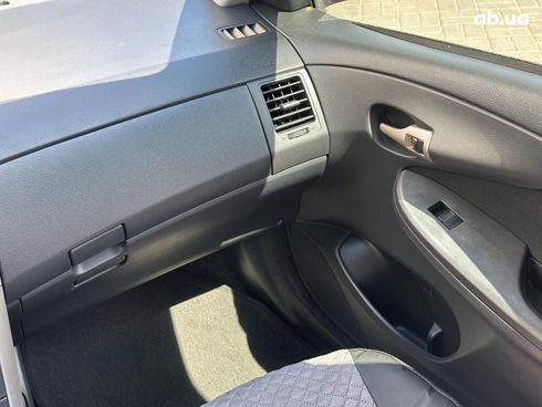 Toyota Corolla 2009 красный - фото 38