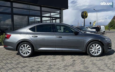 Skoda Superb 2023 - фото 8